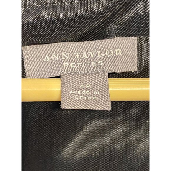 Ann Taylor Loft Size 4 Petite Woman Sleeveless Little Black Dress Bodycon Flare - Picture 2 of 5
